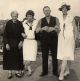 Josefine og Martin Johansen ca 1930. Hvilke av døtrene det er på bildet er ukjent.
(Fra Solveigs fotoalbum)